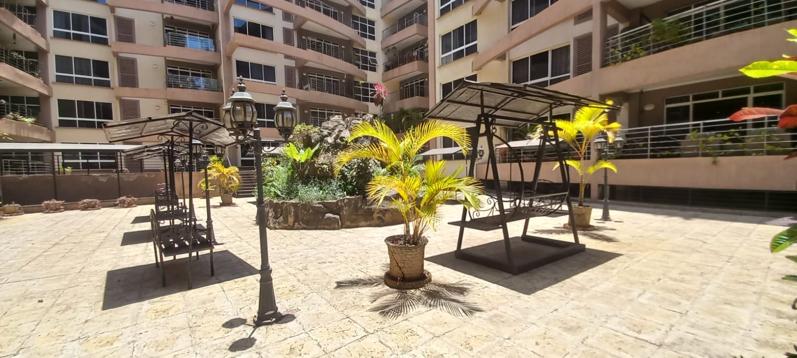 Spacious 3-BEDROOM All-En-Suite Apartment -Parklands