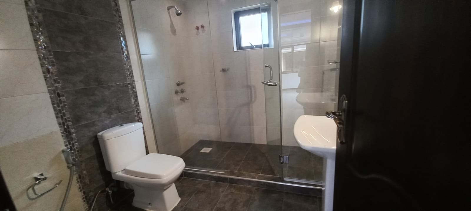 Spacious 4-Bedroom Triplex with Study & DSQ for Rent – Lavington