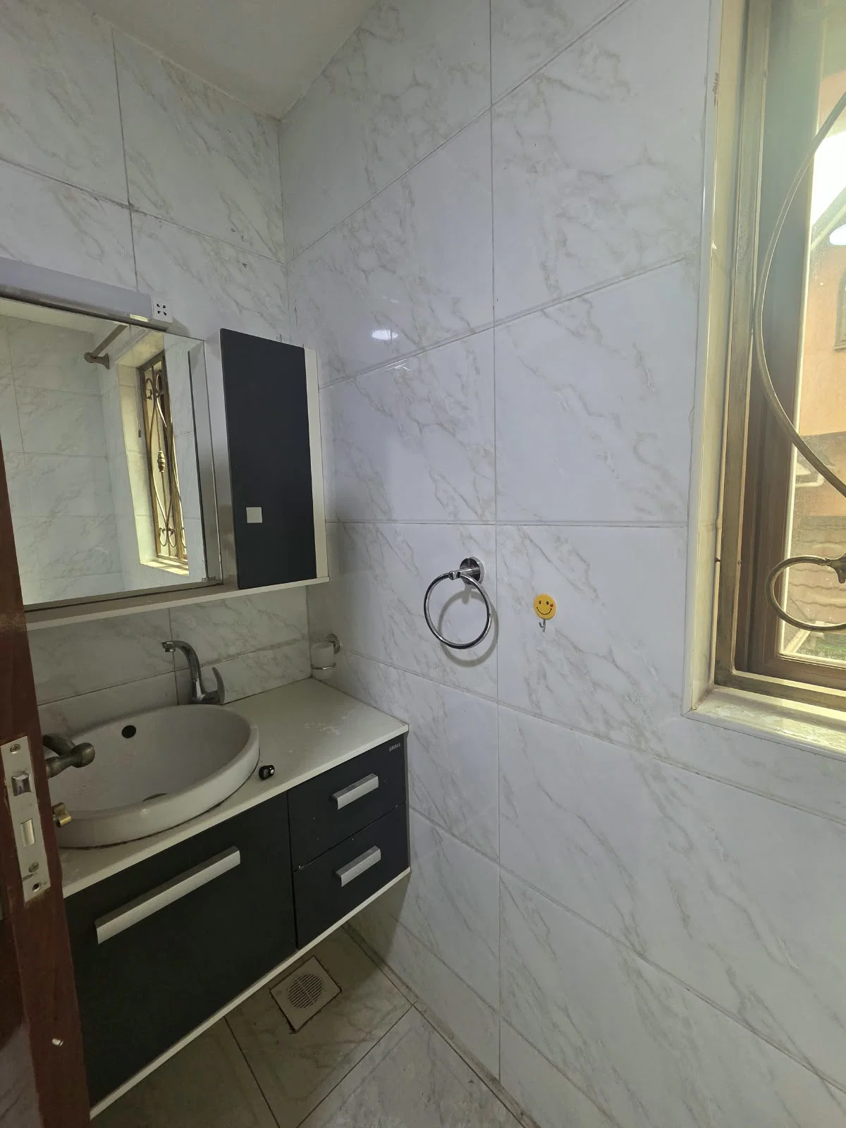 Spacious 5-BEDROOM Triplex + DSQ For Rent – Lavington