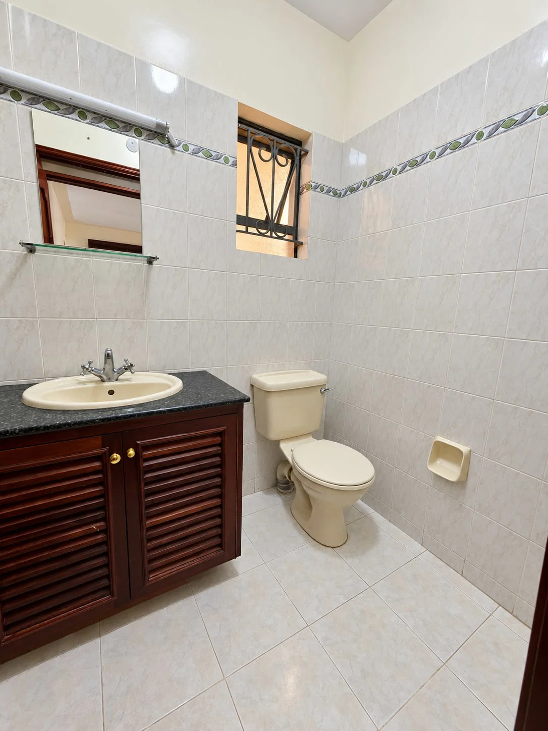 Spacious 4-BEDROOM + DSQ For Rent – Lavington
