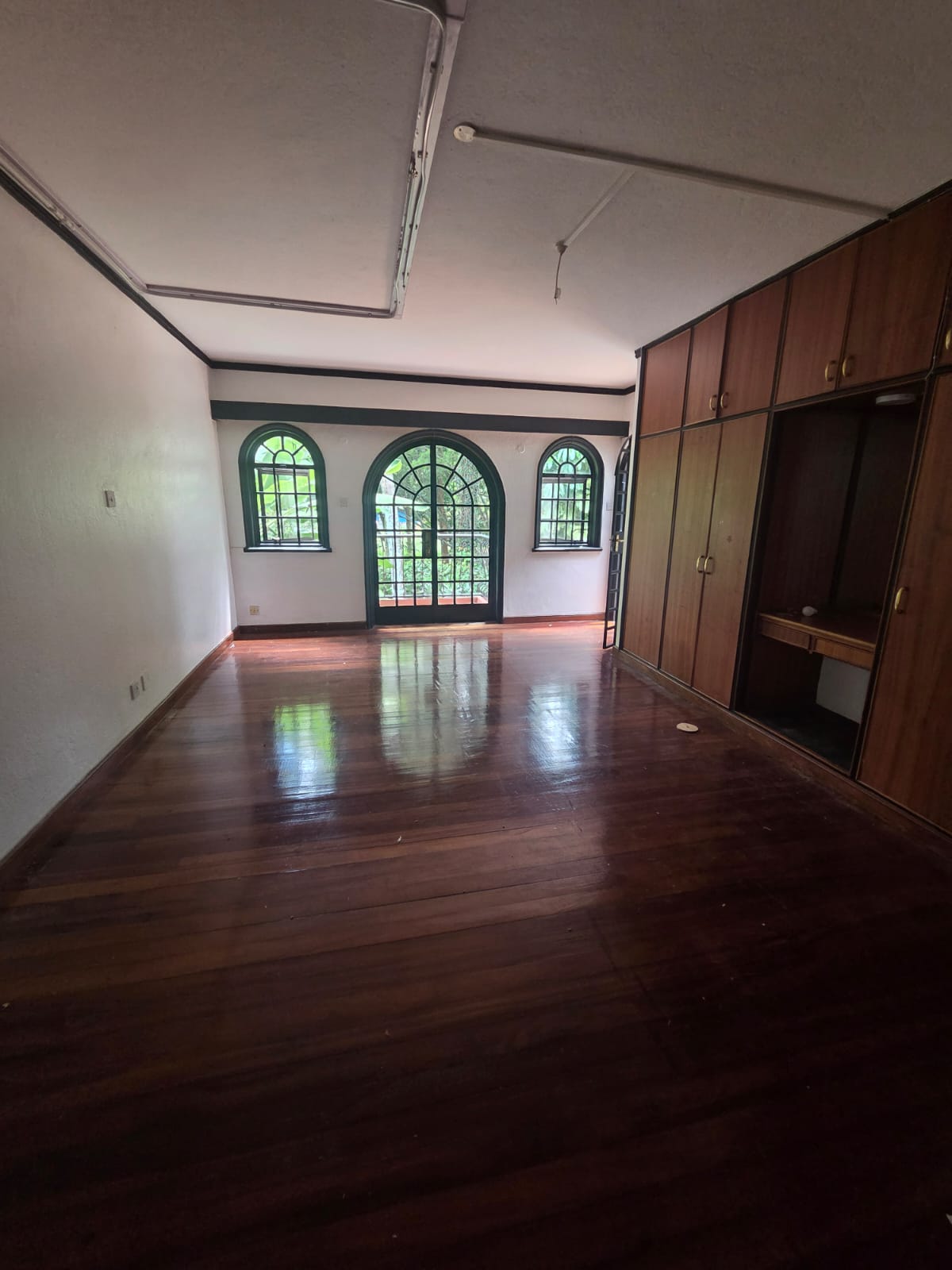 Spacious 4-Bedroom Villa with DSQ for Rent – Riverside