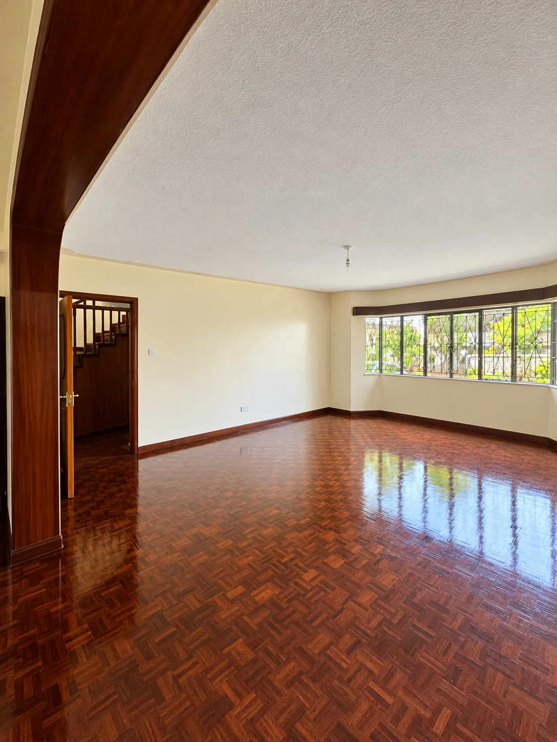 Spacious 4-BEDROOM + DSQ For Rent – Lavington
