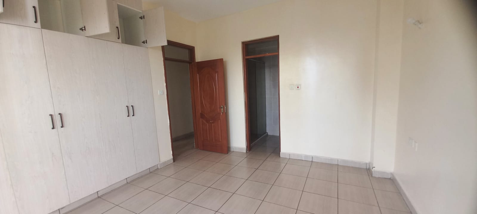 Spacious 4-BEDROOM Apartment - Parklands