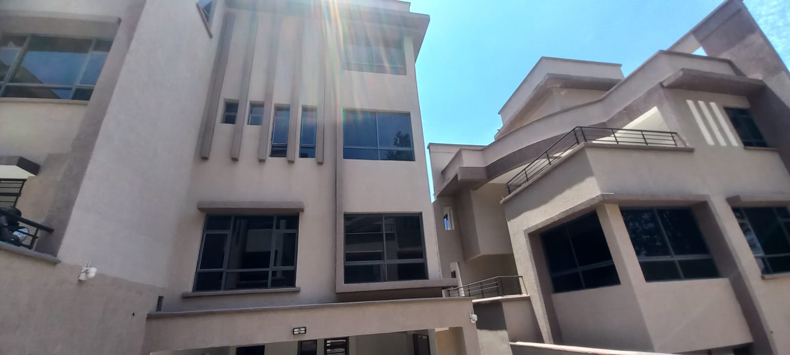 Spacious 5-Bedroom Villa + Study & 2 DSQs For Rent – Lavington