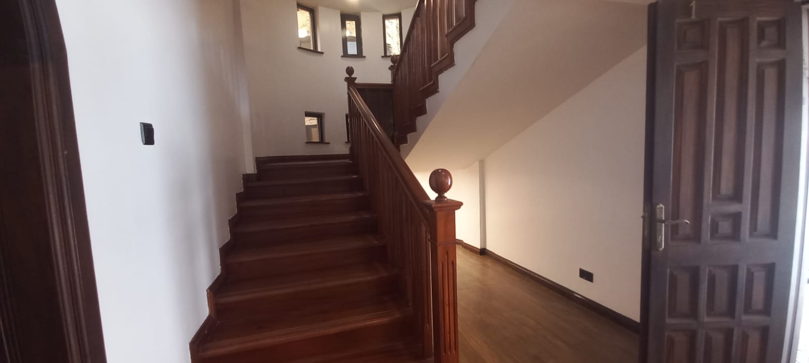 Spacious 4-Bedroom Triplex with Study & DSQ for Rent – Lavington