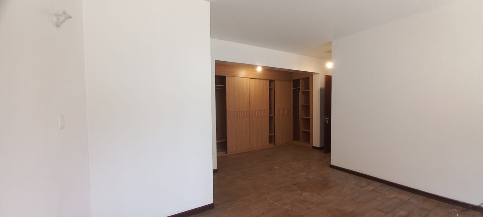 Spacious 3-BEDROOM All-En-Suite Apartment -Parklands