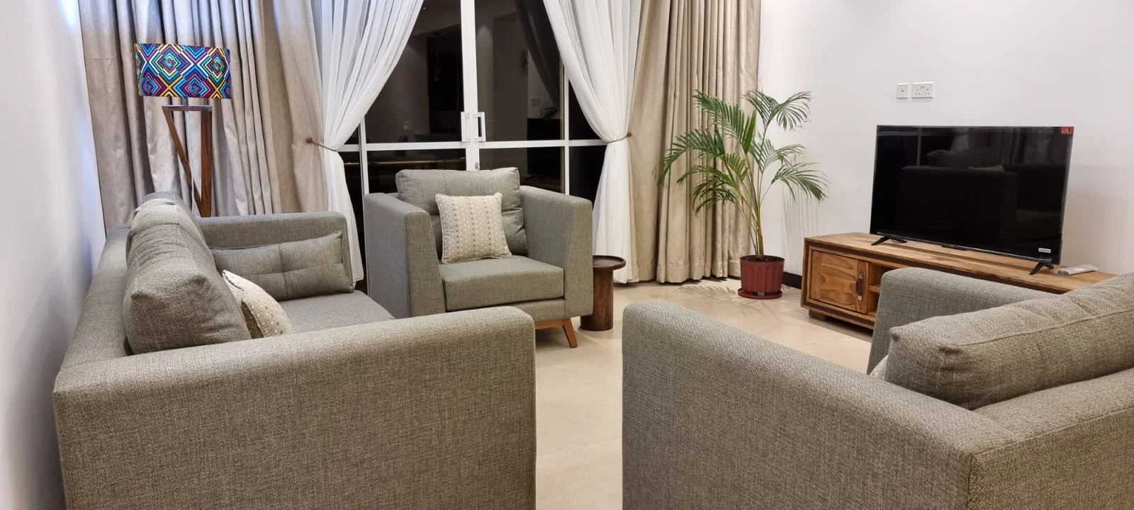 Spacious Furnished 2-BEDROOM Apartment + DSQ For Rent – Westlands