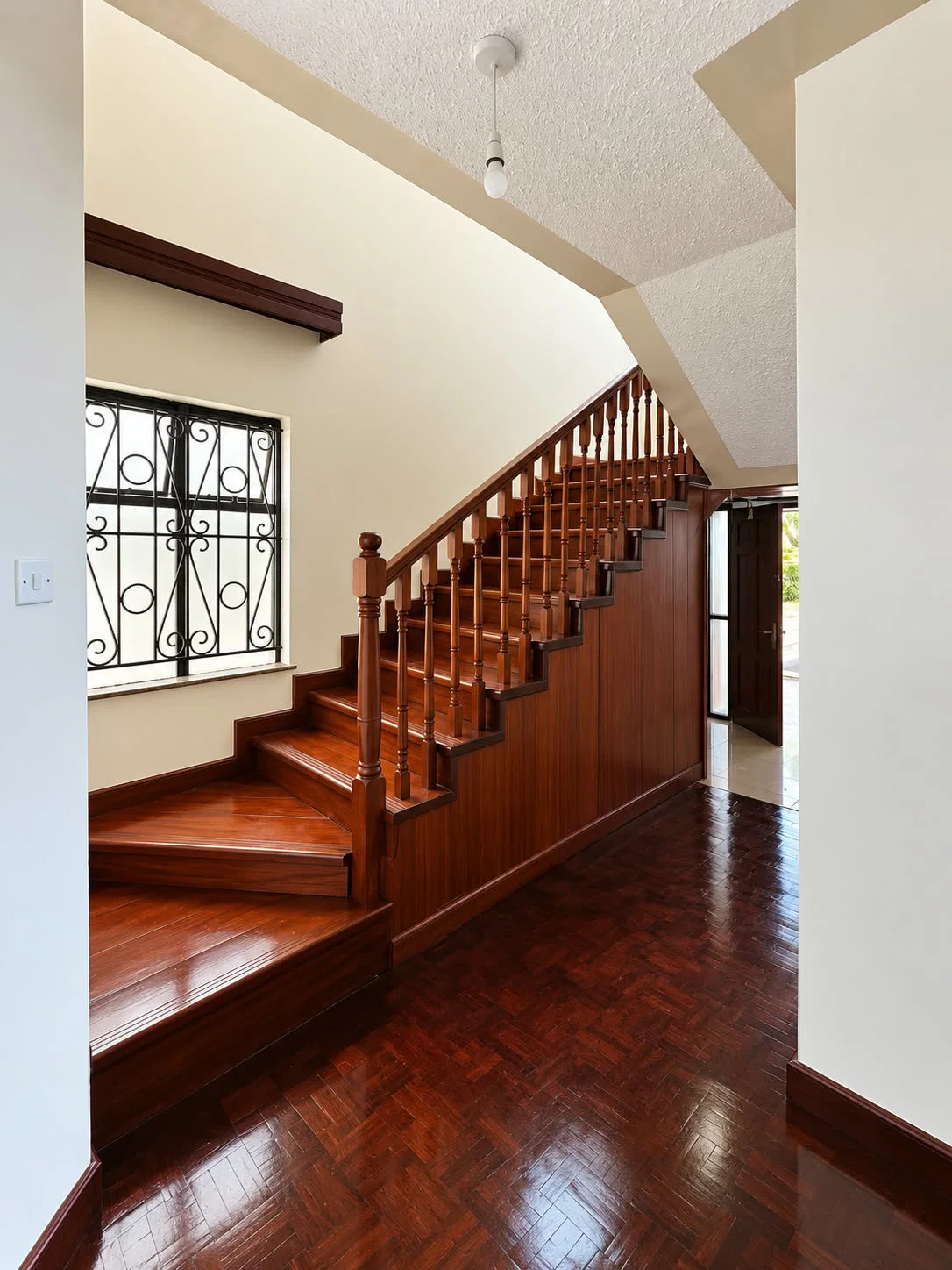 Spacious 4-BEDROOM + DSQ For Rent – Lavington