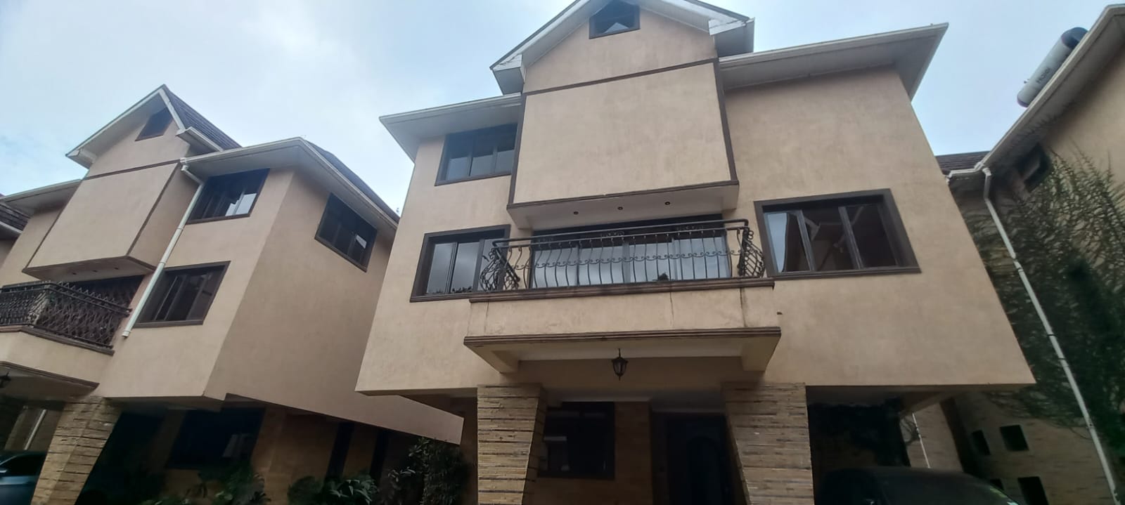 Spacious 4-Bedroom Triplex with Study & DSQ for Rent – Lavington