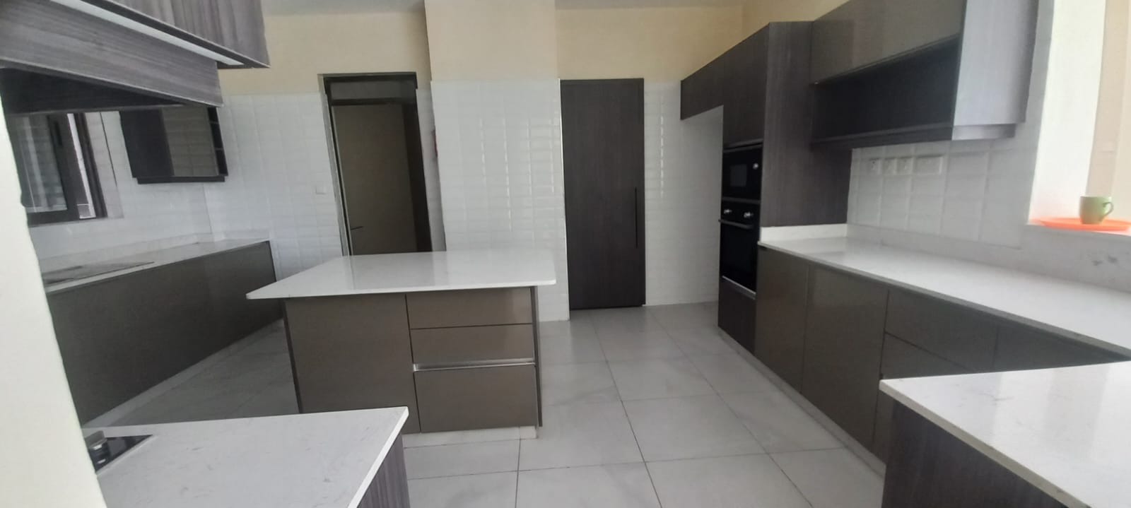 SPACIOUS 4-BEDROOM ALL-EN-SUITE DUPLEX + SQ -Westlands