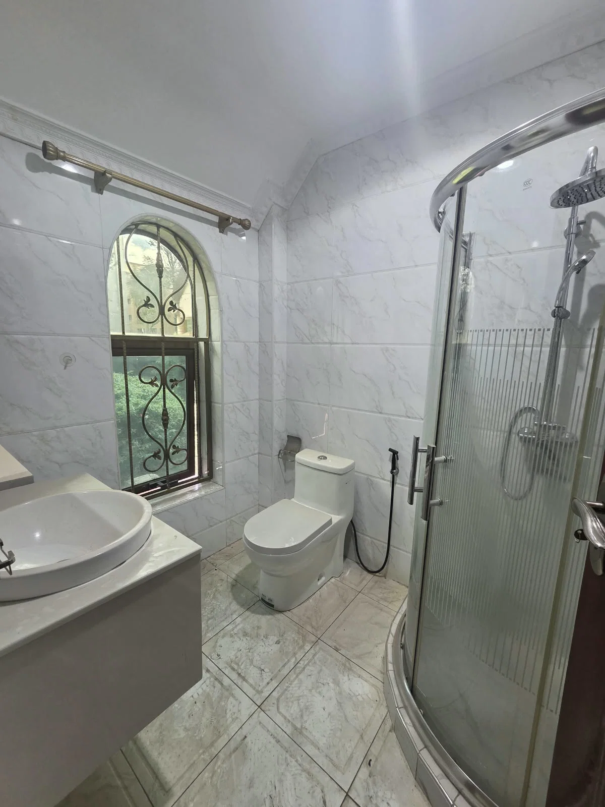 Spacious 5-BEDROOM Triplex + DSQ For Rent – Lavington