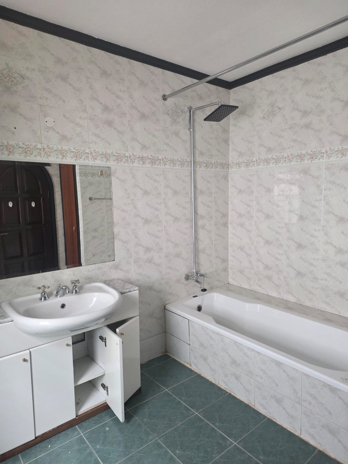 Spacious 4-Bedroom Villa with DSQ for Rent – Riverside