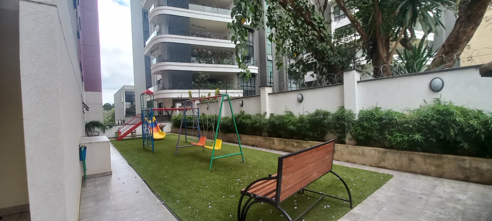 SPACIOUS 4-BEDROOM ALL-EN-SUITE DUPLEX + SQ -Westlands