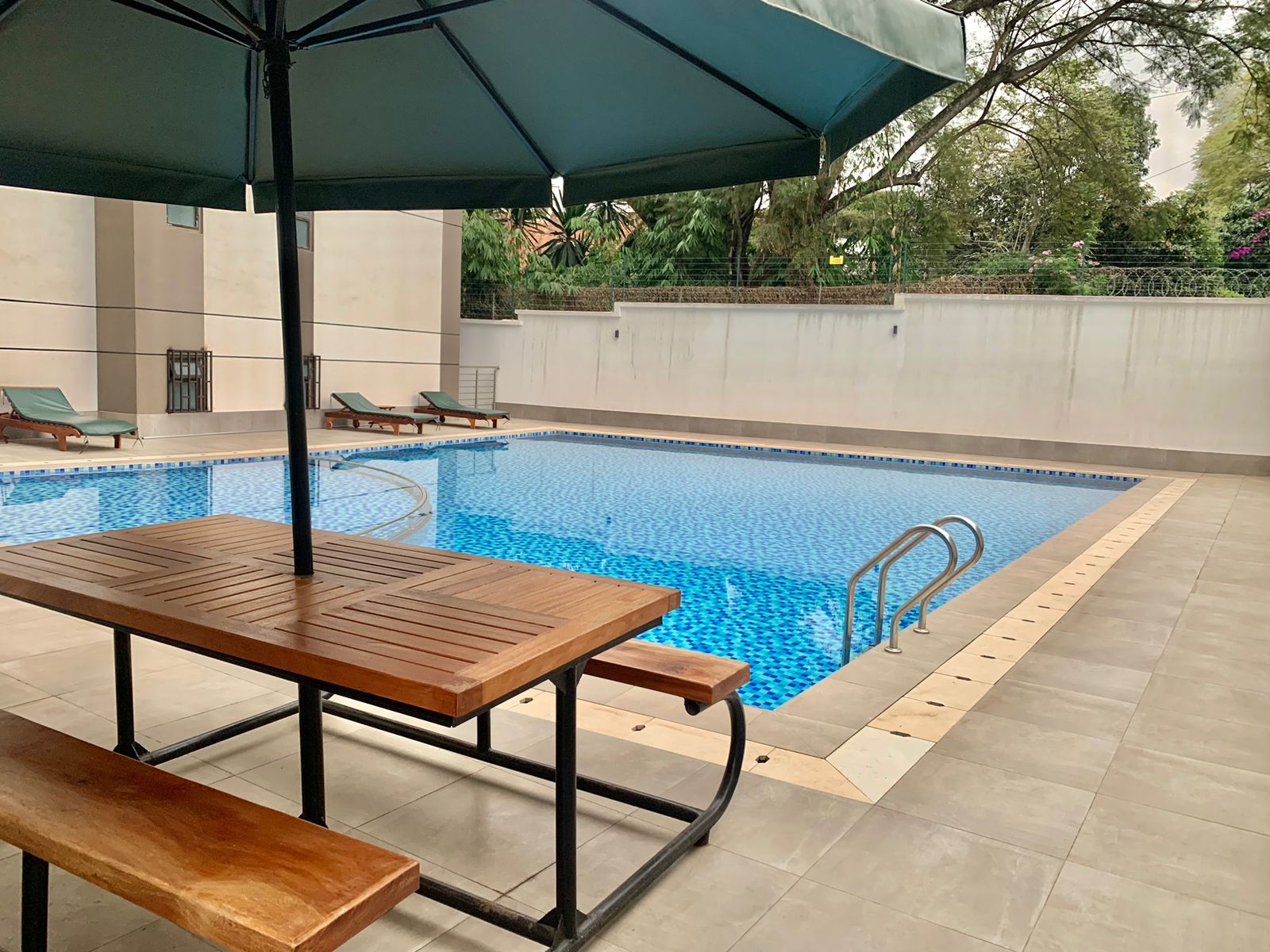 3 bedrooms unfurnished available to rent in Riverside