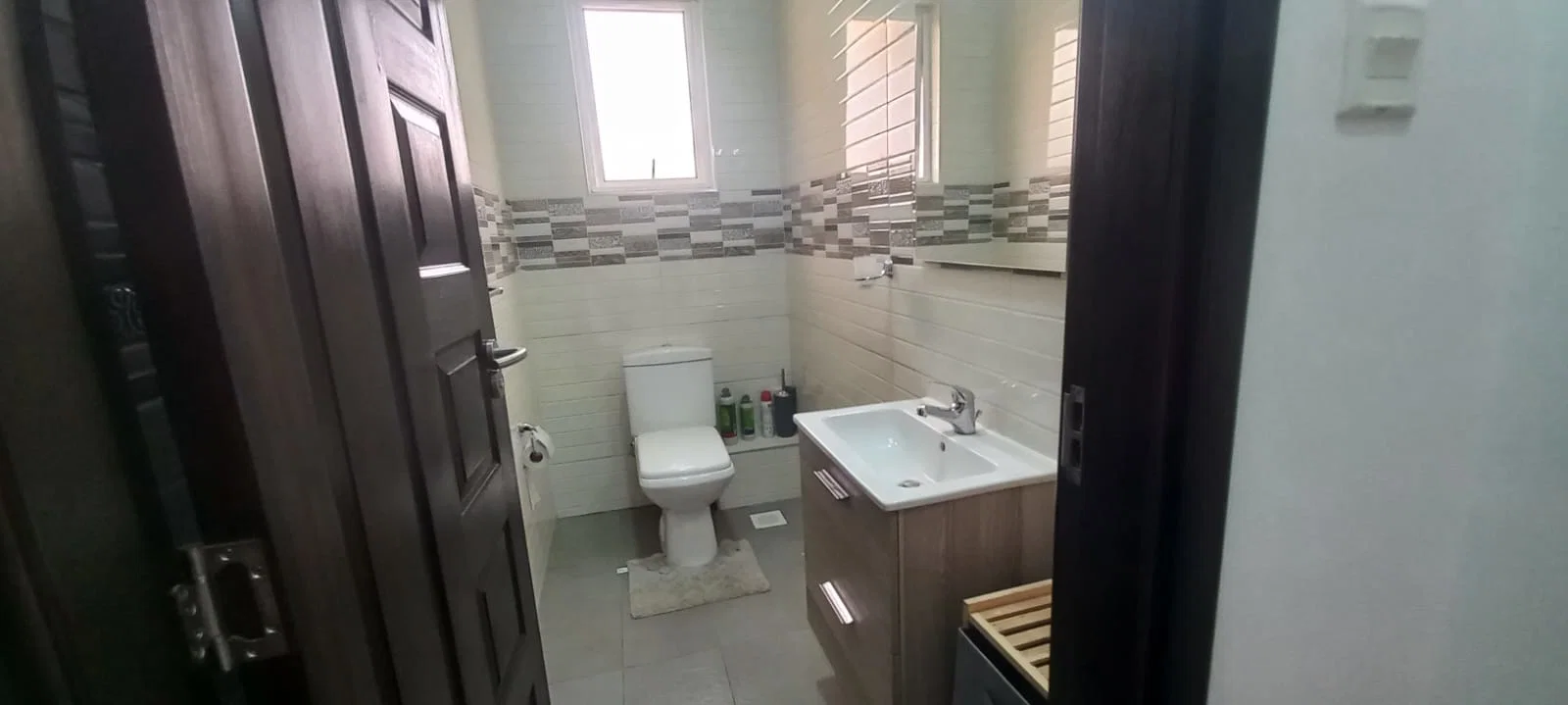 Spacious Furnished 2-BEDROOM Apartment + DSQ For Rent – Westlands