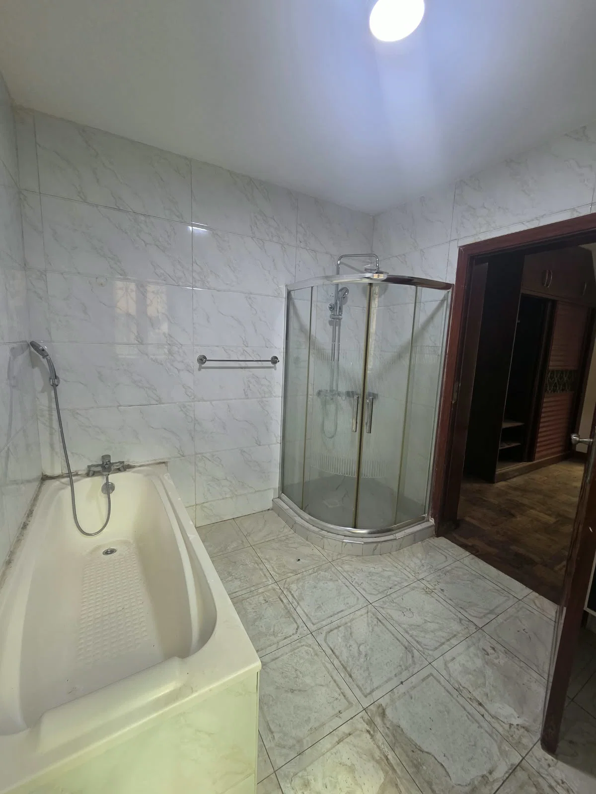 Spacious 5-BEDROOM Triplex + DSQ For Rent – Lavington
