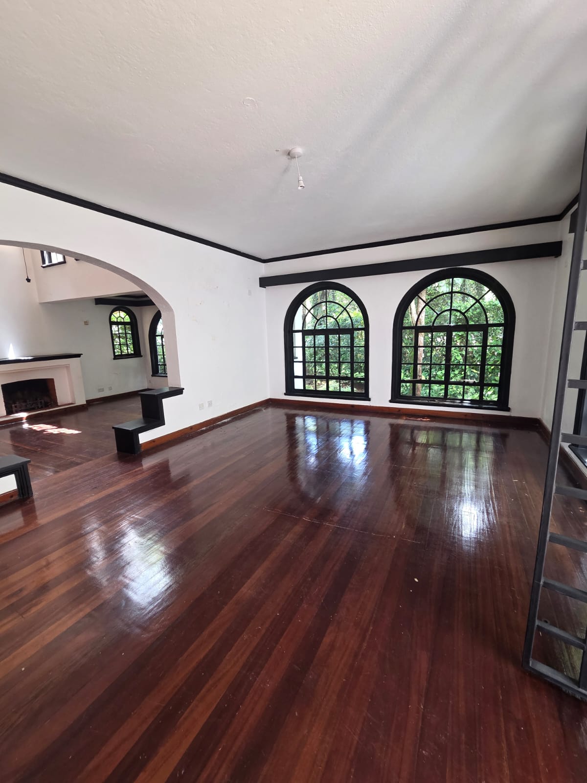 Spacious 4-Bedroom Villa with DSQ for Rent – Riverside