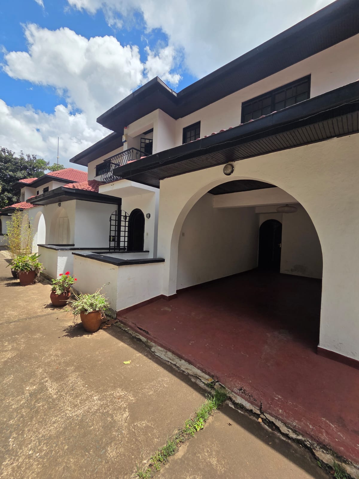 Spacious 4-Bedroom Villa with DSQ for Rent – Riverside