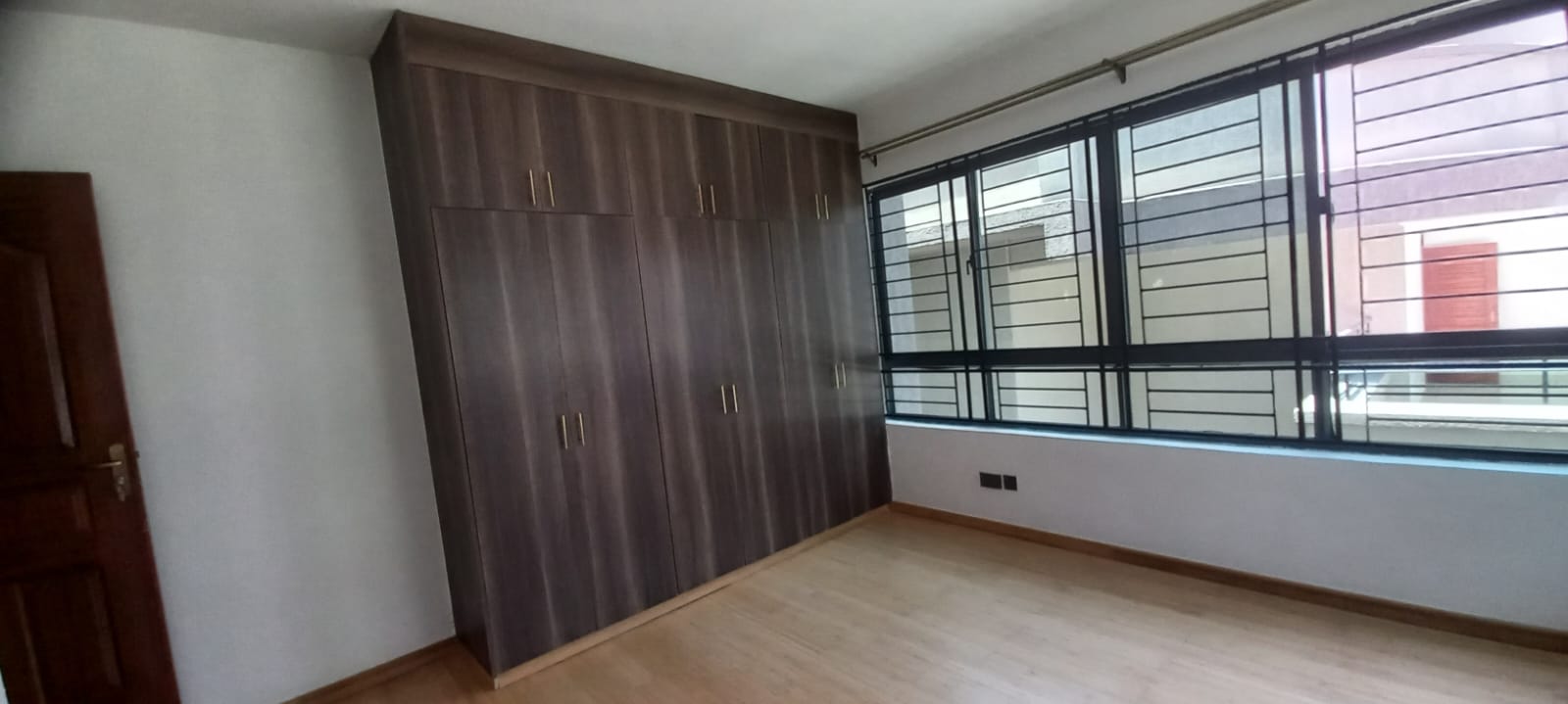 Spacious 5-Bedroom Villa + Study & 2 DSQs For Rent – Lavington
