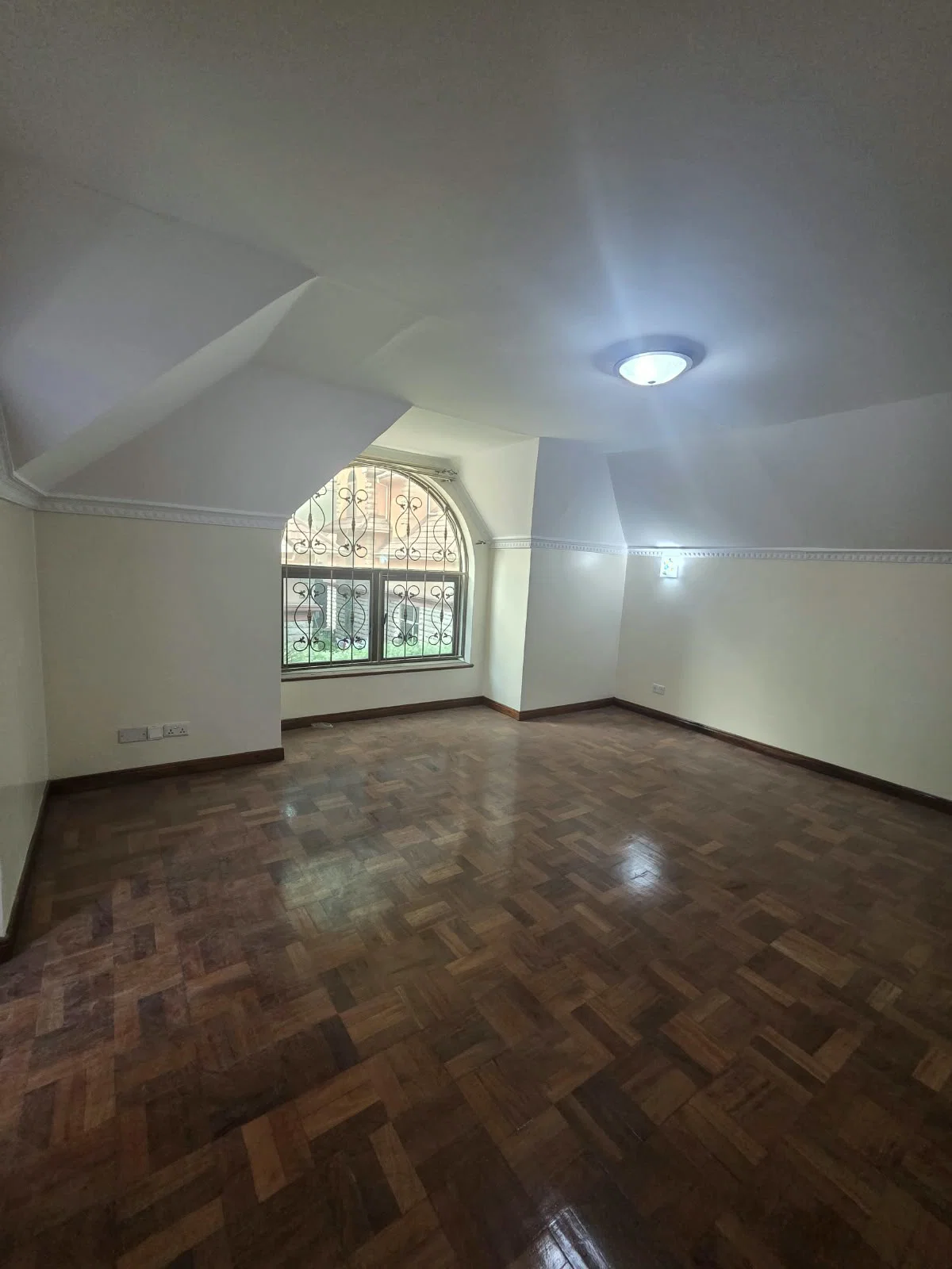 Spacious 5-BEDROOM Triplex + DSQ For Rent – Lavington