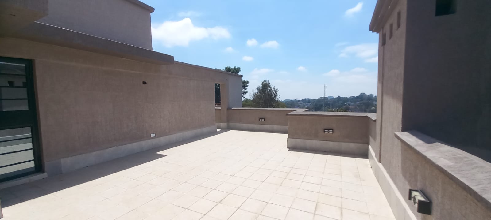 Spacious 5-Bedroom Villa + Study & 2 DSQs For Rent – Lavington