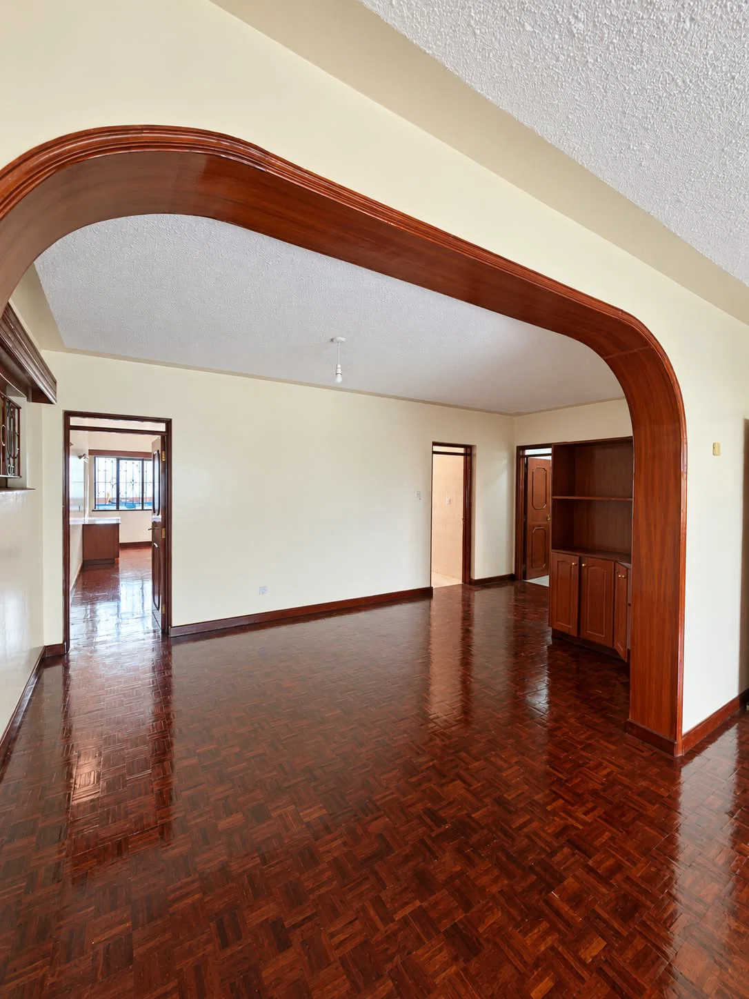 Spacious 4-BEDROOM + DSQ For Rent – Lavington