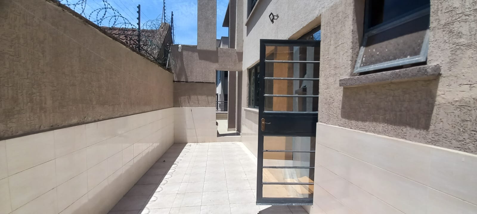 Spacious 5-Bedroom Villa + Study & 2 DSQs For Rent – Lavington