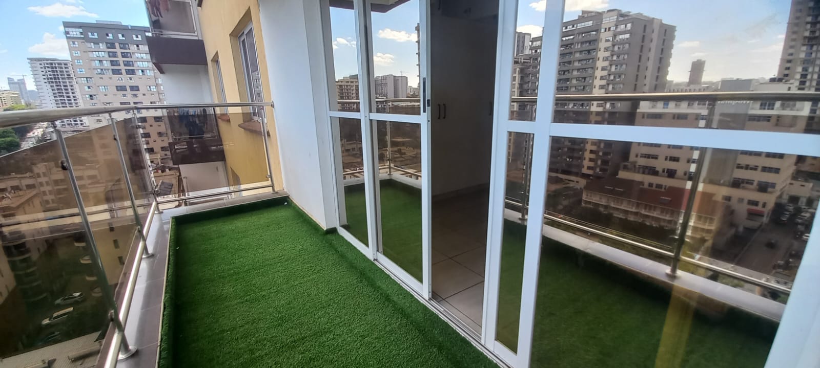 Spacious 4-BEDROOM Apartment - Parklands