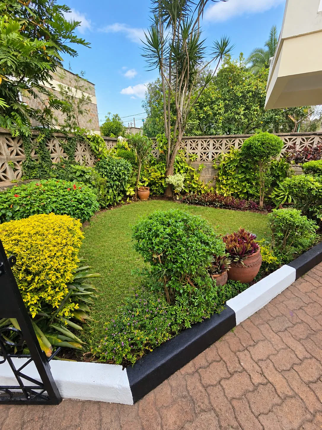 Spacious 4-BEDROOM + DSQ For Rent – Lavington