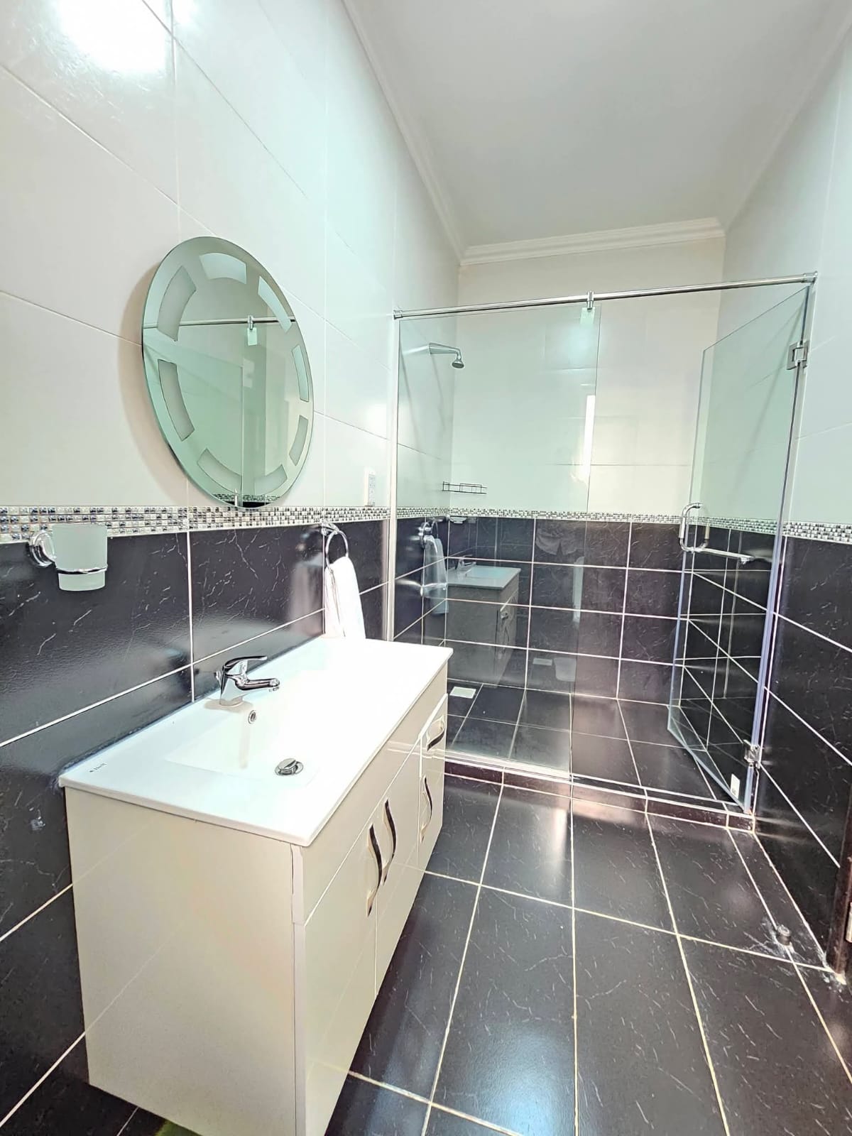 2-Bedroom Furnished Apartment for Rent – Brookside