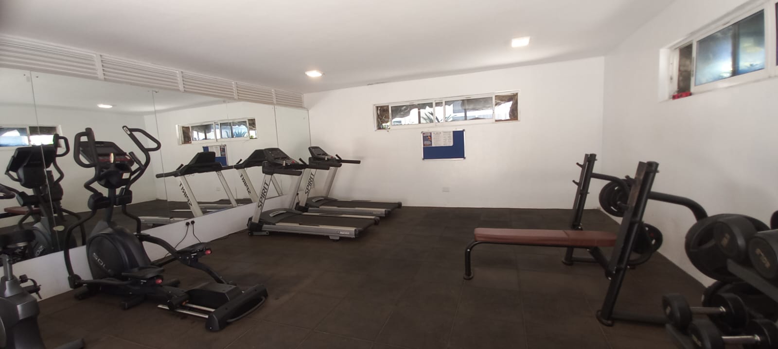Spacious 3-BEDROOM All-En-Suite Apartment -Parklands