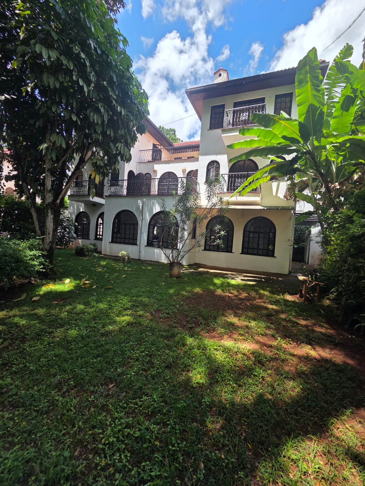 Spacious 4-Bedroom Villa with DSQ for Rent – Riverside
