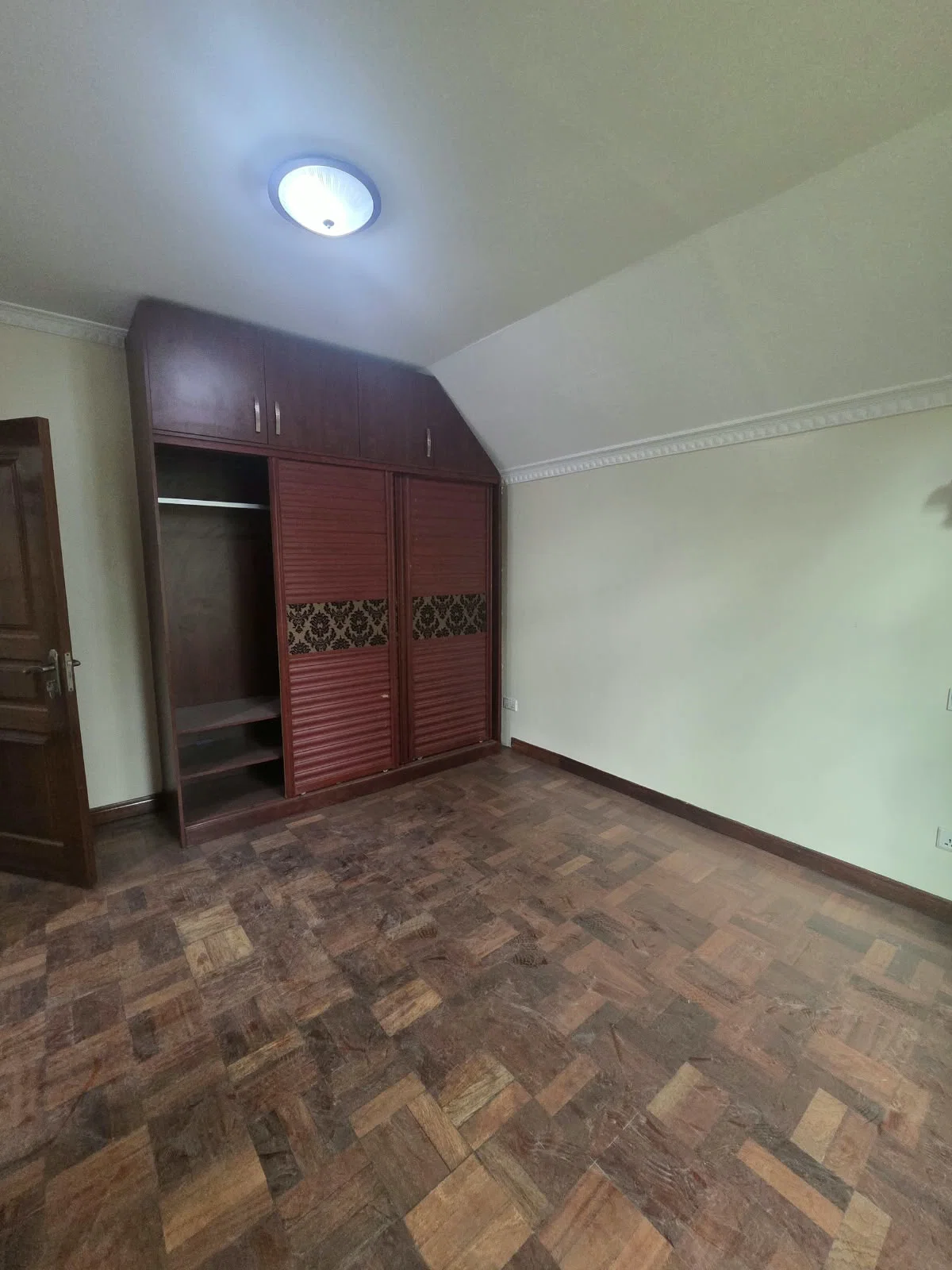 Spacious 5-BEDROOM Triplex + DSQ For Rent – Lavington