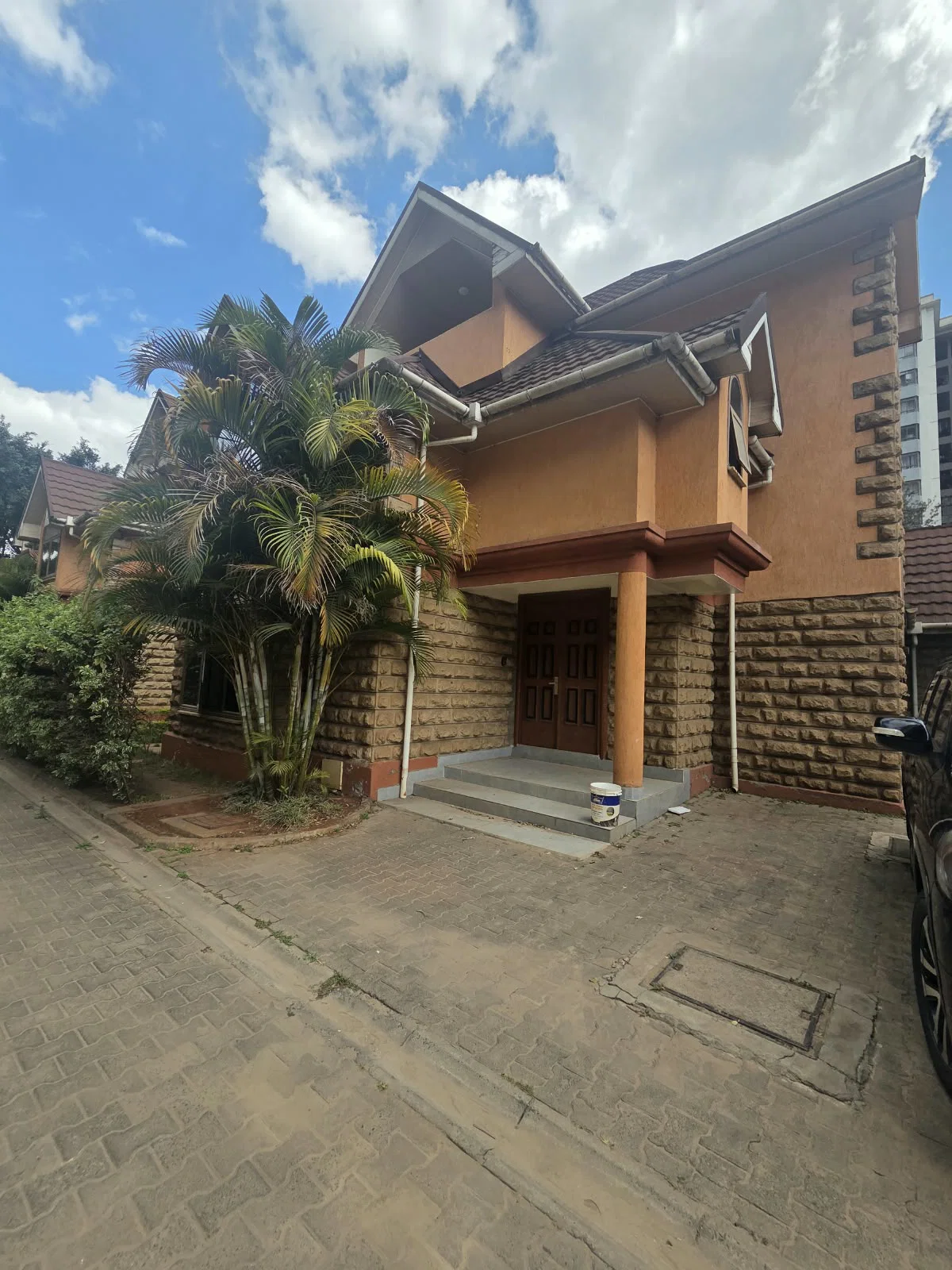 Spacious 5-BEDROOM Triplex + DSQ For Rent – Lavington