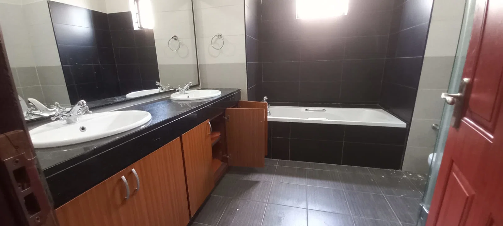 Spacious 4-BEDROOM All-En-Suite + DSQ For Rent – Westlands